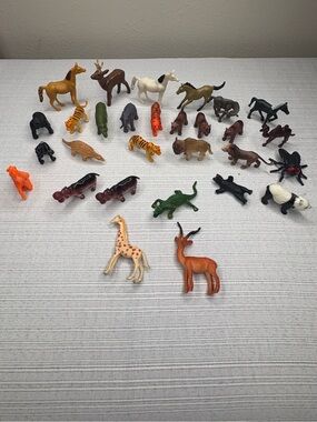29 Assorted Kids Animal Toy Pack - Multicolor Plastic Figures